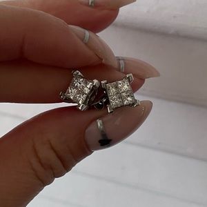 Diamond stud earrings. Four square diamond.